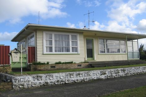 Photo of property in 28 Churchill Avenue, Feilding, 4702