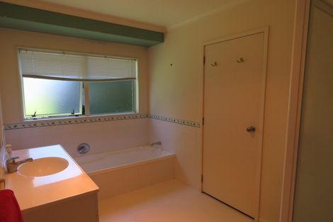 Photo of property in 8a Sandspit Road, Waiuku, 2123