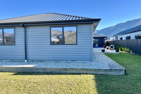 Photo of property in 13 Dunn Street, Lake Hawea, 9382