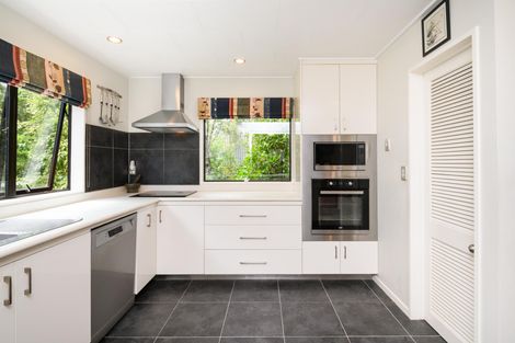 Photo of property in 43 Springdale Grove, Fitzherbert, Palmerston North, 4410