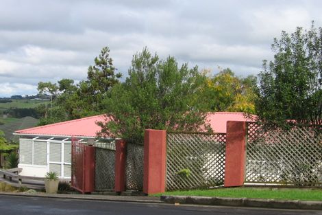 Photo of property in 11 Pohutukawa Avenue, Shelly Park, Auckland, 2014