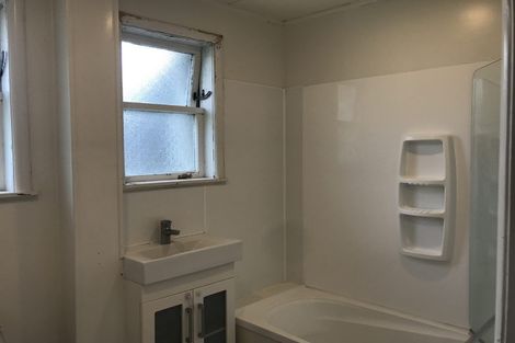 Photo of property in 1/4 Shakespeare Road, Milford, Auckland, 0620