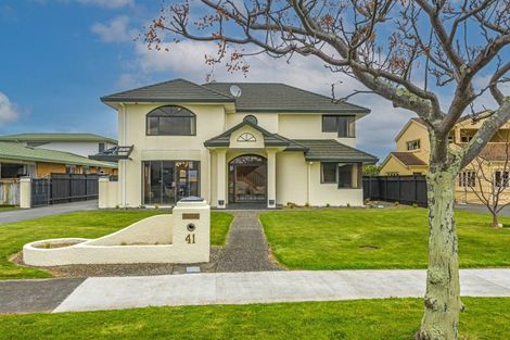 Photo of property in 41 Royal Oak Drive, Kelvin Grove, Palmerston North, 4414