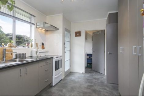 Photo of property in 31 Staincross Street, Green Bay, Auckland, 0604