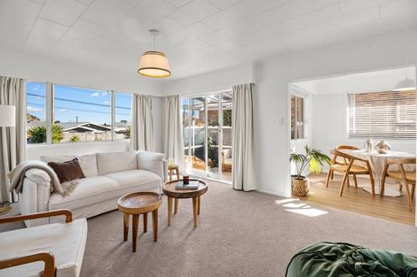Photo of property in 109 Govett Avenue, Frankleigh Park, New Plymouth, 4310