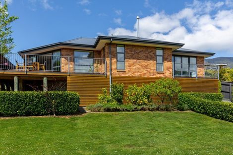 Photo of property in 27 Glentui Place, Waikawa, Picton, 7220