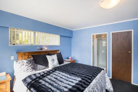 Photo of property in 6 Truscott Grove, Awapuni, Palmerston North, 4412