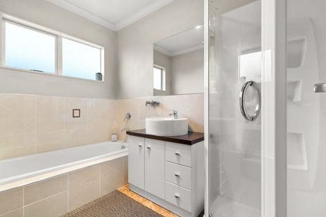 Photo of property in 9 Imjin Place, Papakura, 2110