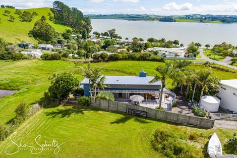Photo of property in 24 Oxford Street, Whakapirau, Maungaturoto, 0583
