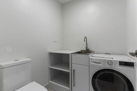 Photo of property in 41 Kingdale Road, Henderson, Auckland, 0610