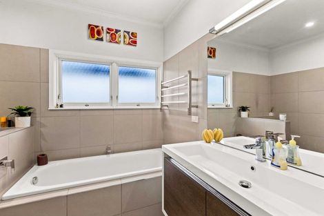 Photo of property in 23 Lucknow Road, Havelock North, 4130