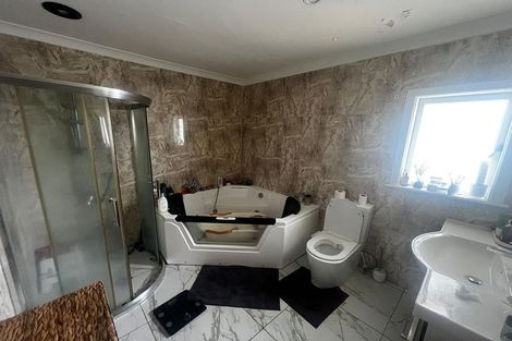 Photo of property in 15 Clevedon Road, Papakura, 2110