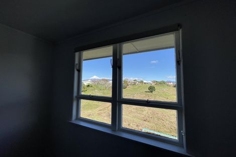 Photo of property in 8 Kelvin Place, Westown, New Plymouth, 4310