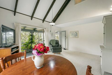 Photo of property in 2/52 Saddleback Rise, Murrays Bay, Auckland, 0630