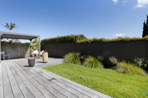 Photo of property in 1 Endymion Place, Half Moon Bay, Auckland, 2012