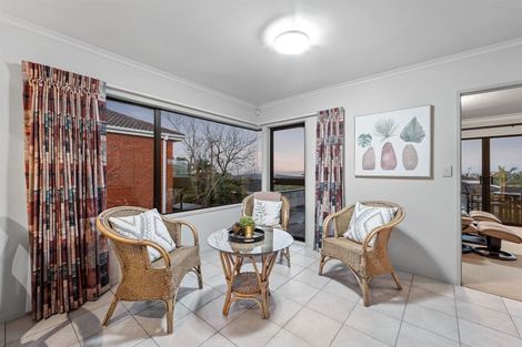 Photo of property in 1/65 Aberdeen Road, Castor Bay, Auckland, 0620