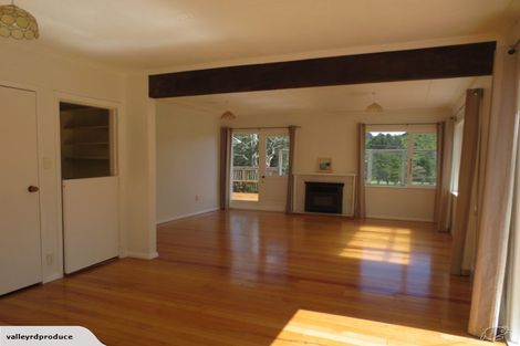 Photo of property in 106 Valley Road, Paraparaumu, 5032