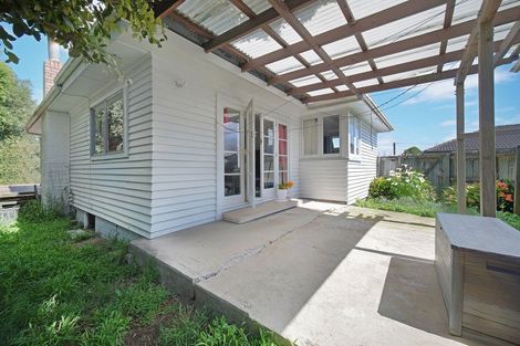 Photo of property in 35 Woodside Road, Massey, Auckland, 0614