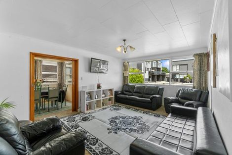 Photo of property in 3 Convair Crescent, Mangere, Auckland, 2022