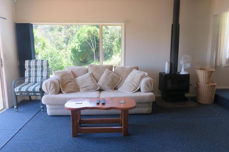 Photo of property in 13 Bush Point Road, Cable Bay, 0420