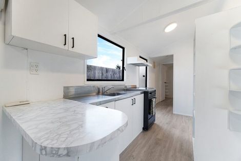 Photo of property in 5a Shamrock Lane, Te Atatu Peninsula, Auckland, 0610