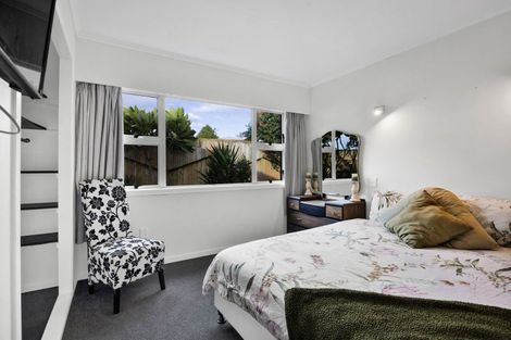 Photo of property in 1 Lynton Street, Upper Vogeltown, New Plymouth, 4310