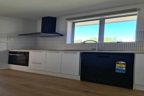 Photo of property in 3 St Margaret Place, West Harbour, Auckland, 0618