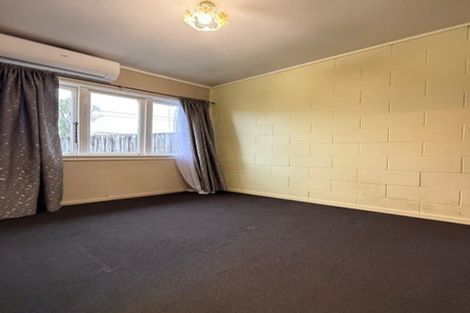 Photo of property in 4 Beaubank Road, Kelston, Auckland, 0602