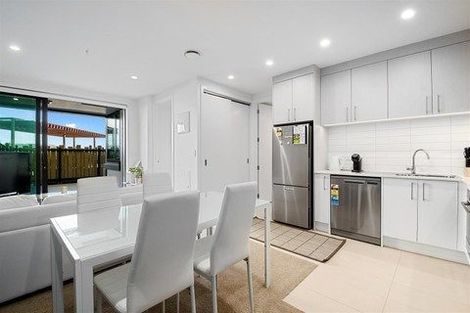 Photo of property in 208/6 Waikumete Road, Glen Eden, Auckland, 0602