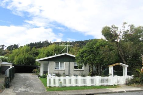Photo of property in 2/15 Deller Grove, Silverstream, Upper Hutt, 5019