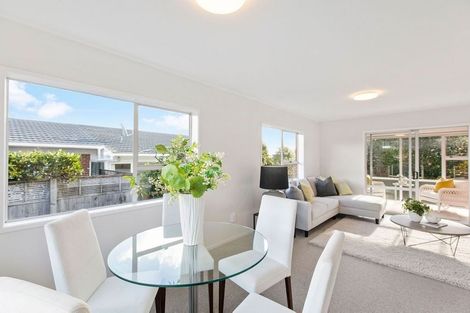 Photo of property in 2/9 Esmonde Road, Takapuna, Auckland, 0622