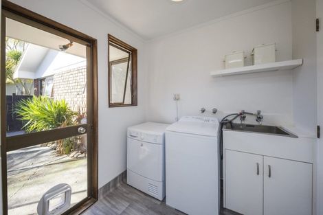 Photo of property in 28 Pencarrow Street, Highbury, Palmerston North, 4412