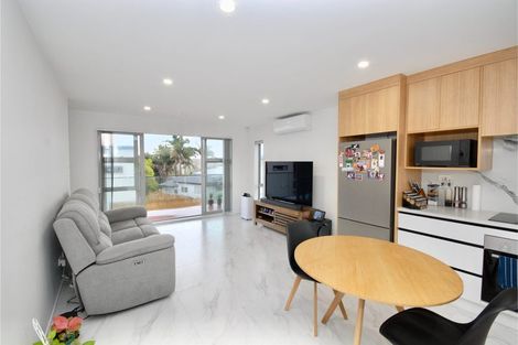 Photo of property in 298f Sunset Road, Windsor Park, Auckland, 0632