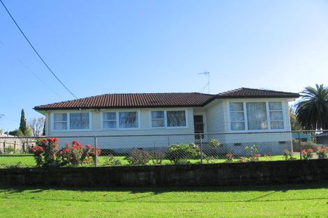 Photo of property in 102 Roberts Road, Te Atatu South, Auckland, 0610