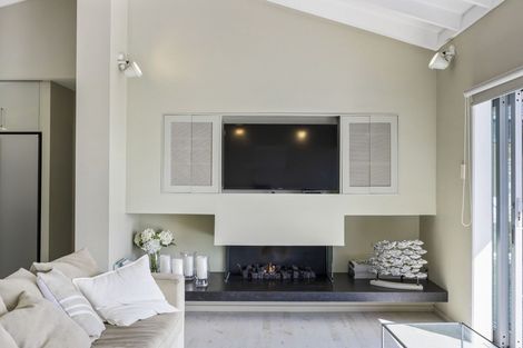 Photo of property in 53a De Luen Avenue, Tindalls Beach, Whangaparaoa, 0930