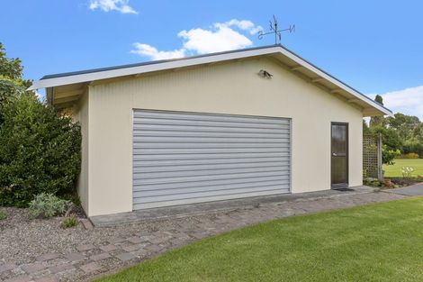 Photo of property in 54 Shaw Road, Oratia, Auckland, 0604