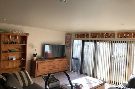 Photo of property in 3/102 Greenhithe Road, Greenhithe, Auckland, 0632