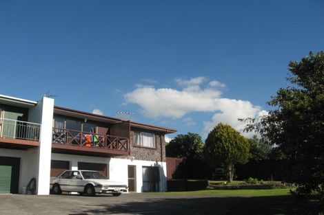 Photo of property in 2/32 Dalwhinnie Parade, Highland Park, Auckland, 2010