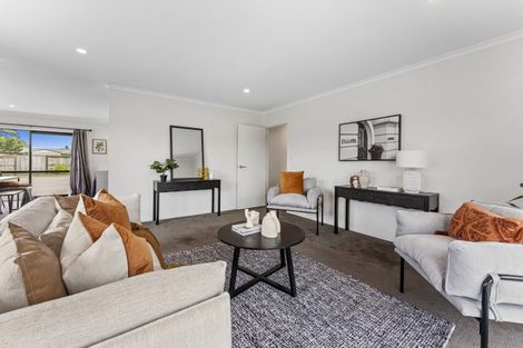 Photo of property in 13 Barry Curtis Place, Levin, 5510