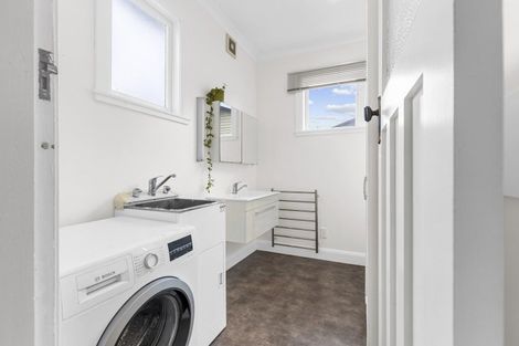 Photo of property in 58 Featherston Street, Takaro, Palmerston North, 4412