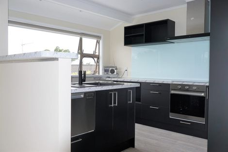 Photo of property in 1/79 Knights Road, Rothesay Bay, Auckland, 0630