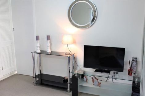 Photo of property in 22 James Evans Drive, Northcote, Auckland, 0627