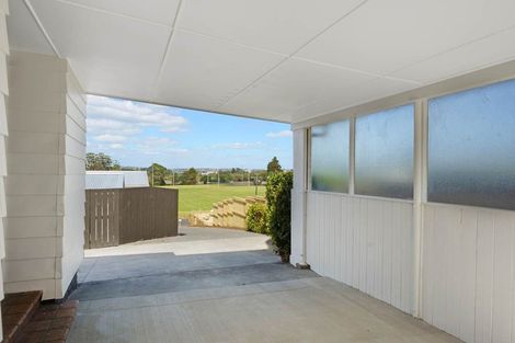 Photo of property in 124 Archibald Road, Kelston, Auckland, 0602