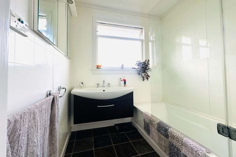 Photo of property in 16 Oxford Street, Holmes Hill, Oamaru, 9401
