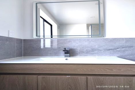 Photo of property in 4 Chatsworth Crescent, Pakuranga Heights, Auckland, 2010