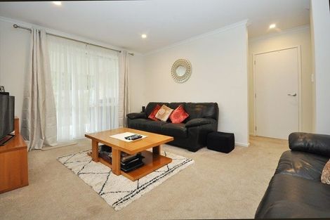 Photo of property in 6 Rohea Place, Opaheke, Papakura, 2113