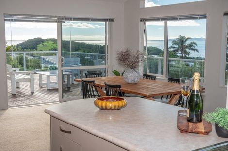 Photo of property in 11 Christine Drive, Coopers Beach, 0420