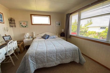 Photo of property in 16 Graham Street, Eltham, 4322