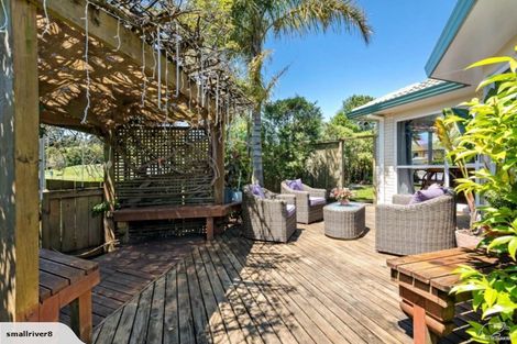 Photo of property in 22 John Brooke Crescent, East Tamaki Heights, Auckland, 2016