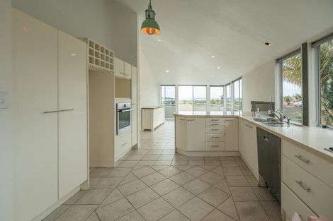 Photo of property in 1/23 Bernleigh Terrace, West Harbour, Auckland, 0618